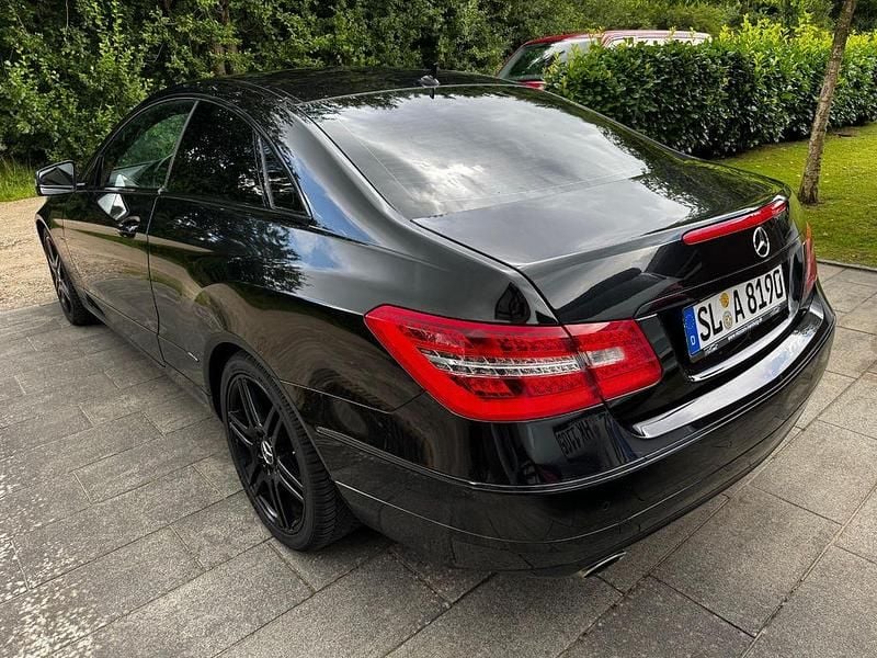Schwarz Gebraucht 2012 Mercedes 220 Coupé | 10.900 € (Guter Preis) - Bild 1/4