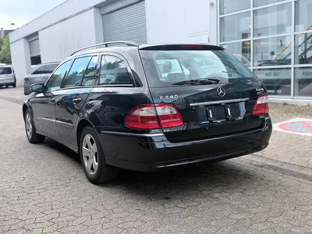 Gebraucht Mercedes E240 Avantgarde 177 PS (130 kW) 2004 Schwarz Limousine