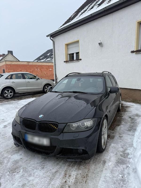 Gebraucht BMW 325 197 PS (144 kW) 2009 Schwarz Kombi