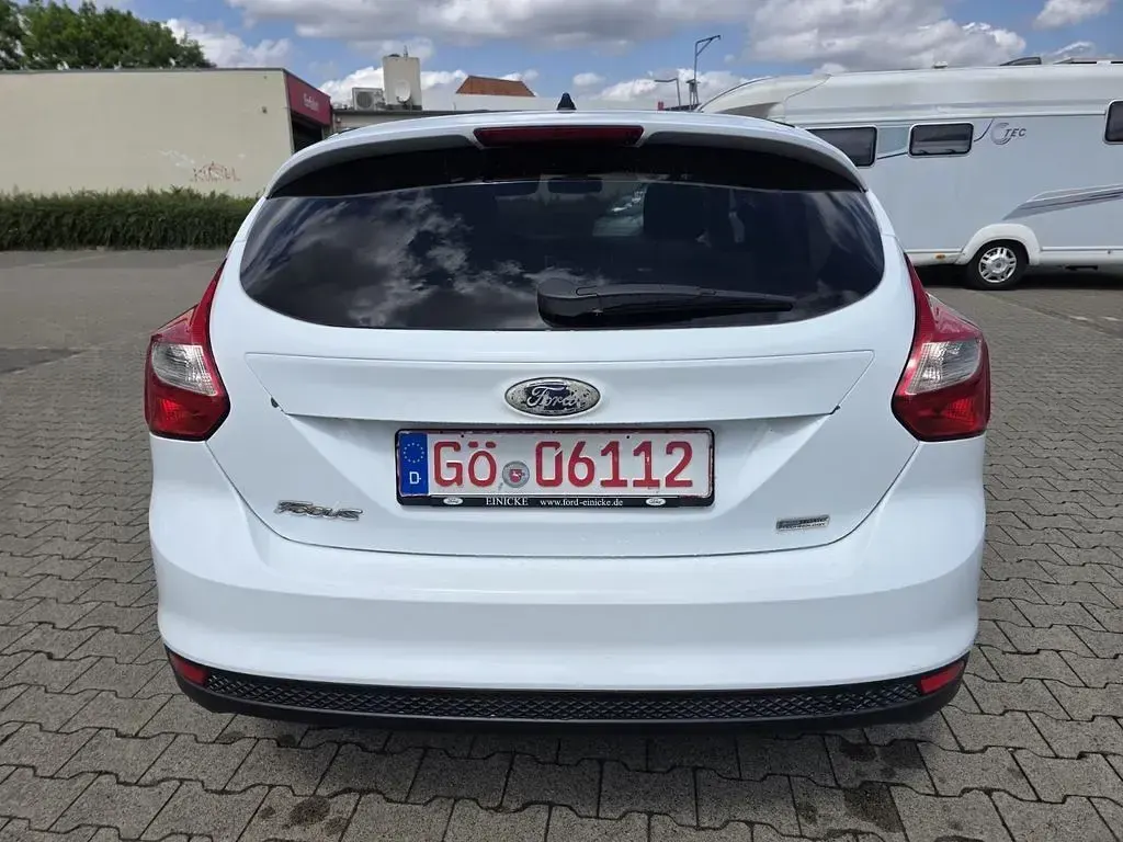 Gebraucht Ford Focus Titanium 101 PS (74 kW) 2013 Weiß Limousine