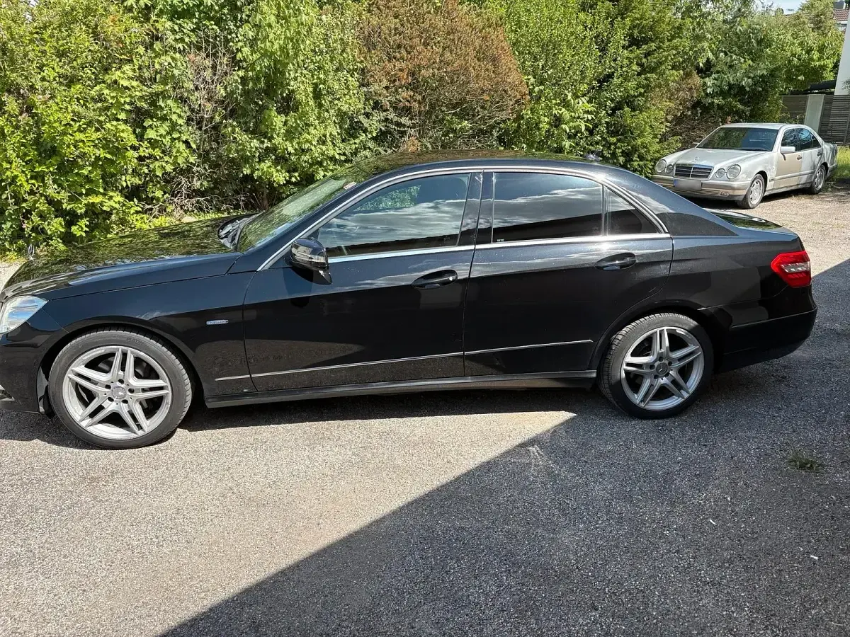 Gebraucht Mercedes E350 AMG line 265 PS (194 kW) 2011 Schwarz Limousine