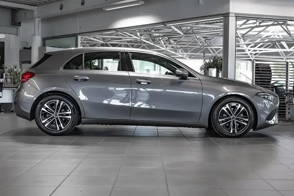 Gebraucht Mercedes A200 Progressive 150 PS (110 kW) 2025 Grau Limousine