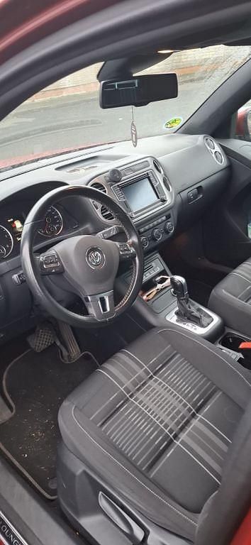 Gebraucht VW Tiguan LOUNGE 150 PS (110 kW) 2016 Rot SUV