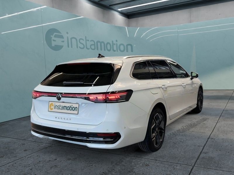 Gebraucht VW Passat 150 PS (110 kW) 2024 Weiß Kombi