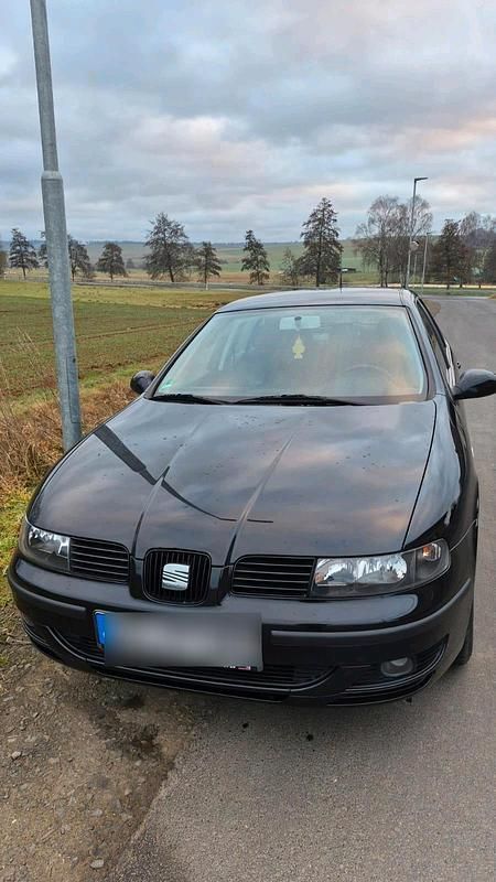 Schwarz Gebraucht 2003 Seat Leon Limousine | 2.250 € (Fairer Preis) - Bild 1/4