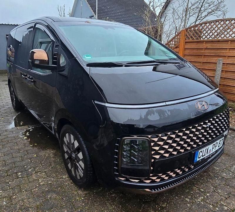 Gebraucht Hyundai Staria Signature 177 PS (130 kW) 2022 Schwarz Van / Kleinbus