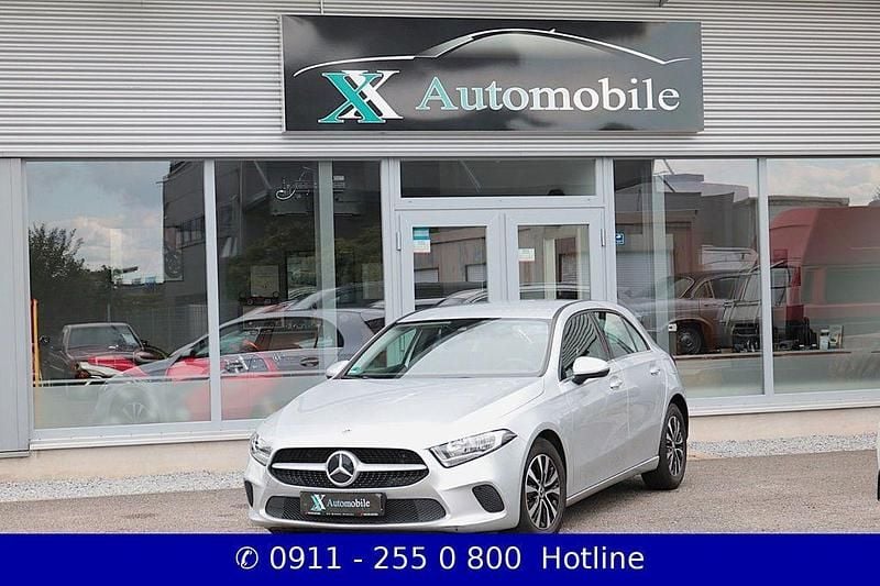 Silber Gebraucht 2022 Mercedes A180 Limousine | 15.999 € (Fairer Preis) - Bild 1/4