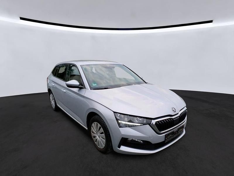 Gebraucht Skoda Scala Cool Plus 95 PS (69 kW) 2022 Silber Kleinwagen