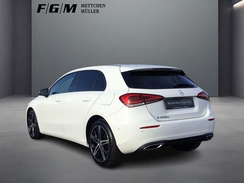 Gebraucht Mercedes A250 Progressive 218 PS (160 kW) 2021 Unilack polarweiß Limousine