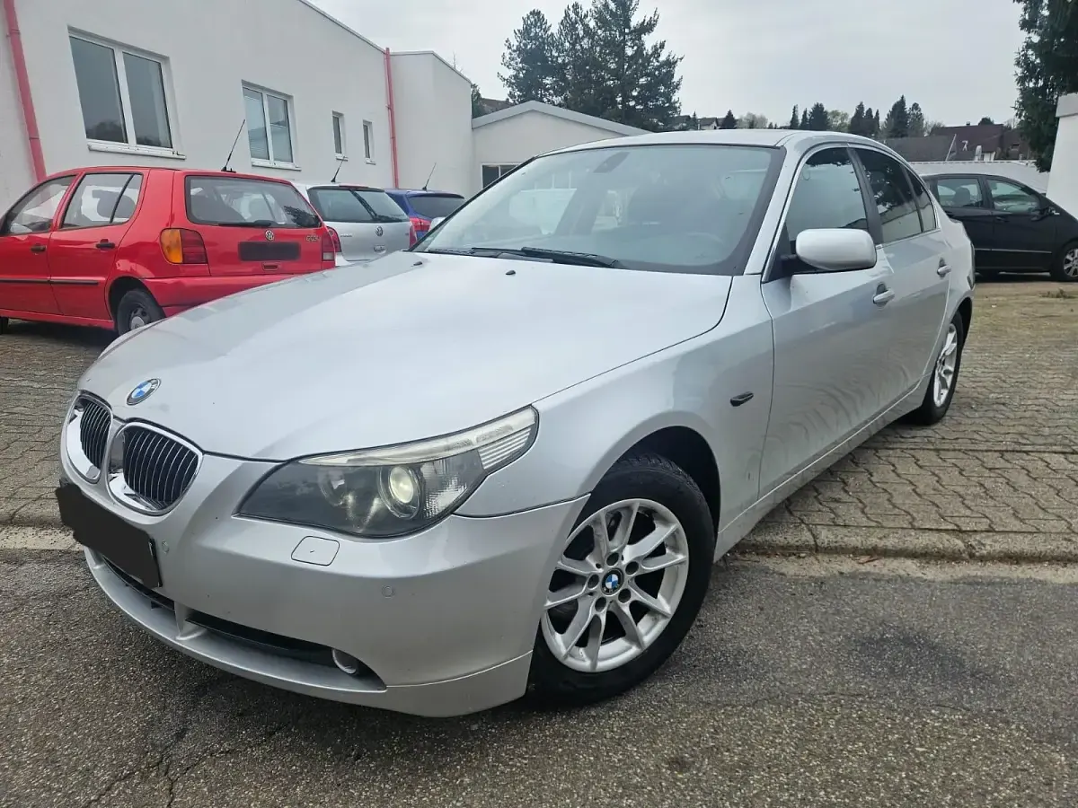 Second-hand BMW 523 177 CP (130 kW) 2007 Argintiu Berlinǎ