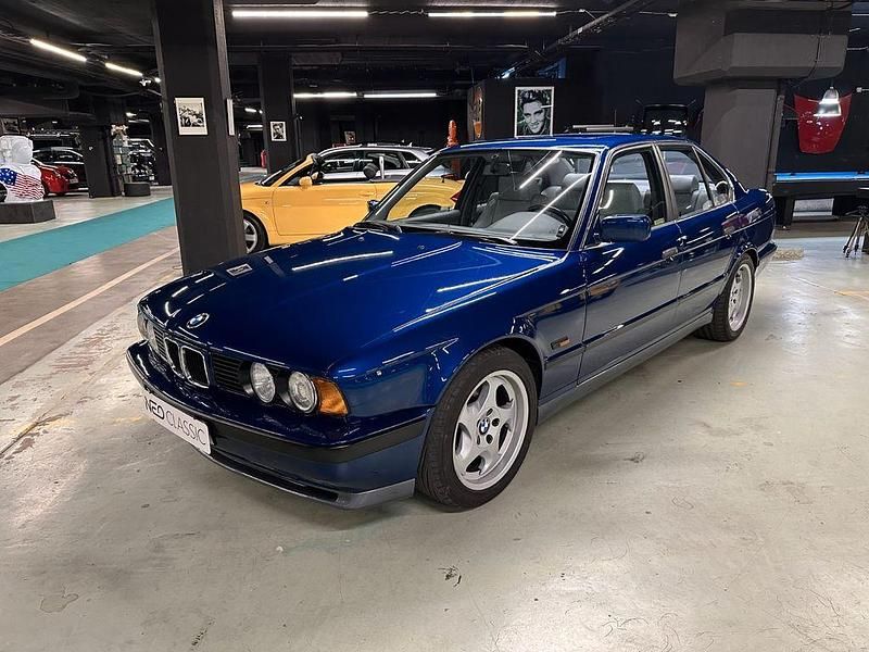 Blau Gebraucht 1992 BMW M5 Sport Line Limousine | 36.500 € - Bild 1/4