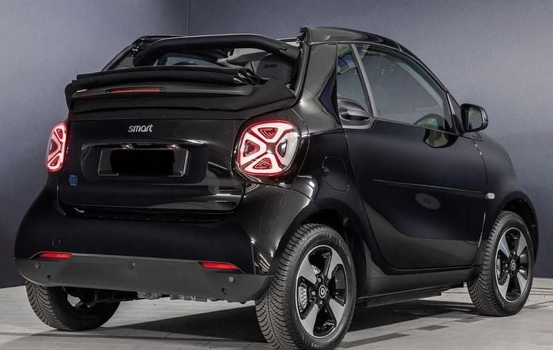 Schwarz Gebraucht 2023 Smart ForTwo Electric Drive Cabrio | 16.200 € (Fairer Preis) - Bild 1/4