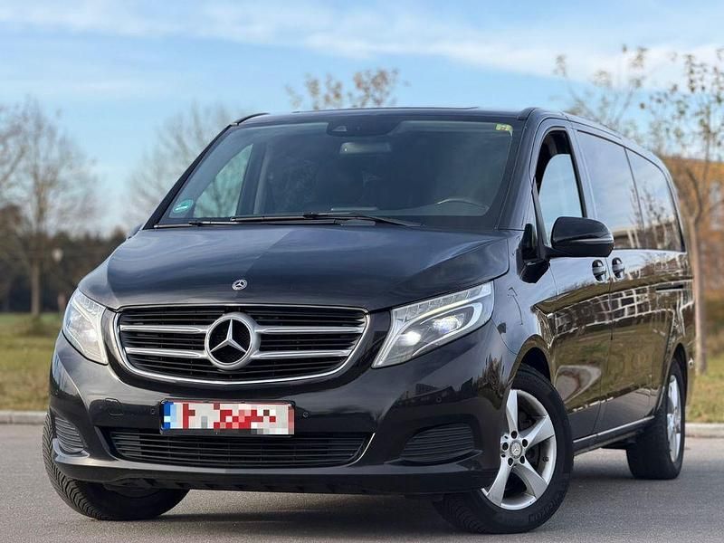 Schwarz Gebraucht 2017 Mercedes V250 Avantgarde Edition Van / Kleinbus | 19.900 € - Bild 1/4