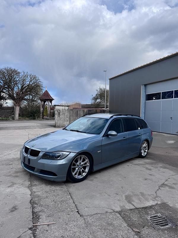 Gebraucht BMW 320 163 PS (119 kW) 2010 Silber Kombi