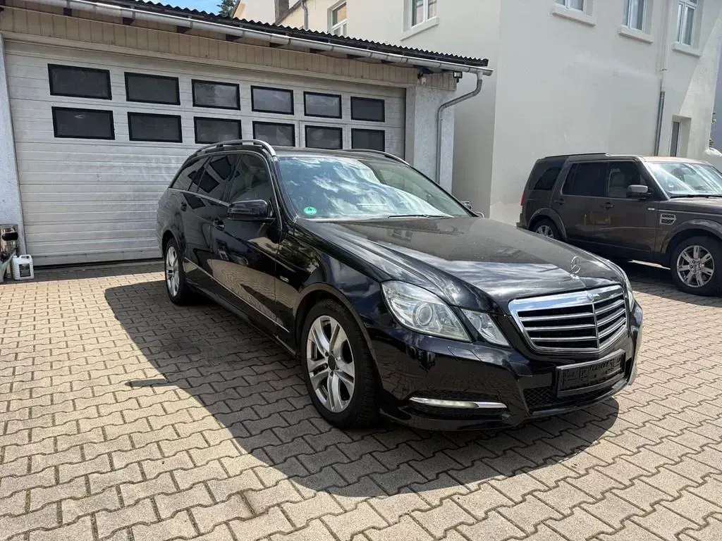 Używany Mercedes E220 170 KM (125 kW) 2011 Czarny Kombi