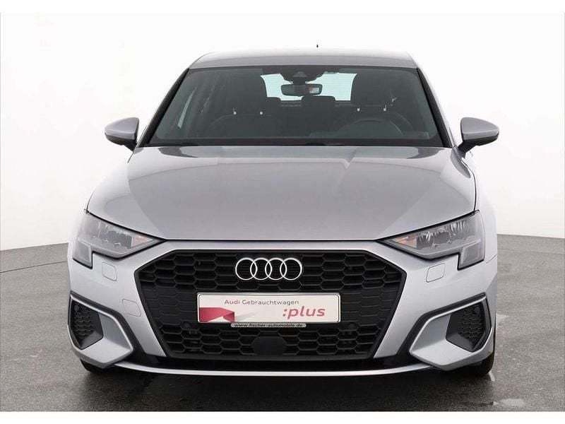 Używany Audi A3 116 KM (85 kW) 2024 Srebrny Sedan/Limuzyna