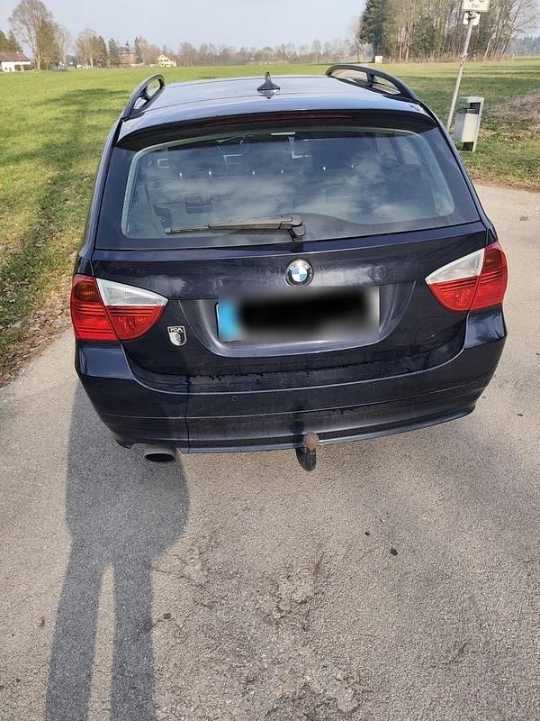 Gebraucht BMW 318 143 PS (105 kW) 2008 Schwarz Kombi