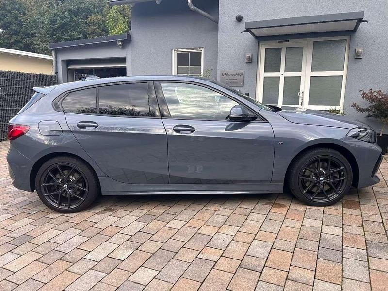 Gebraucht BMW 120 M Sport 190 PS (139 kW) 2022 Grau Kleinwagen