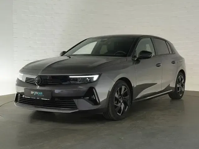Usado Opel Astra 181 HP (133 kW) 2023 Cinzento Citadino