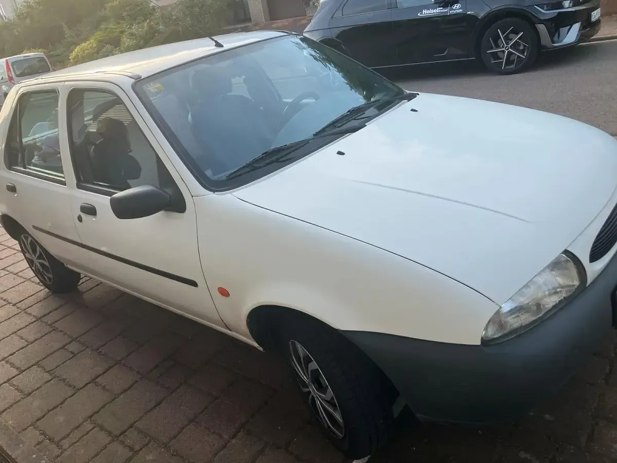 Gebraucht Ford Fiesta 60 PS (44 kW) 1998 Weiß Kleinwagen