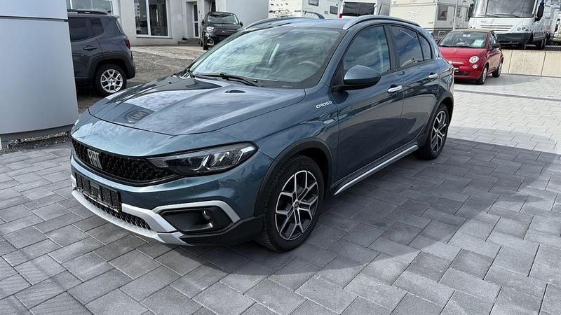 Blau Gebraucht 2022 Fiat Tipo Cross Limousine | 16.990 € (Teuer) - Bild 1/4