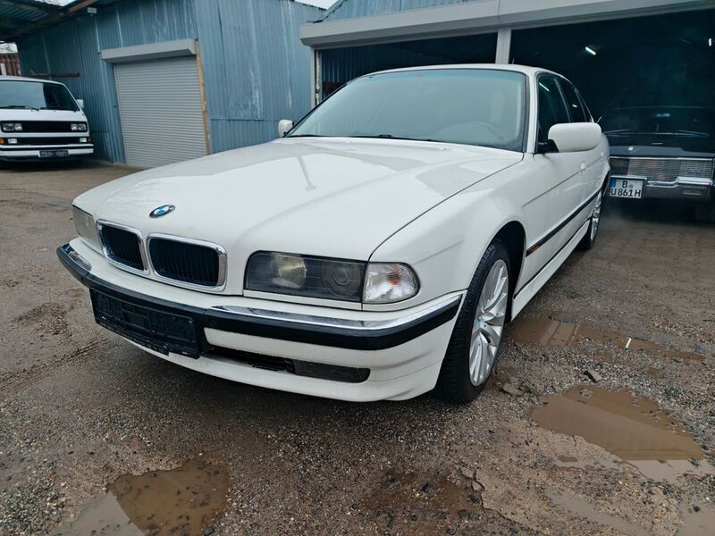 Weiß Gebraucht 1995 BMW 740 Limousine | 16.990 € - Bild 1/4