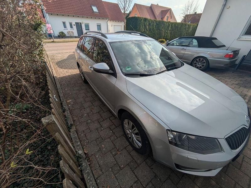 Gebraucht Skoda Octavia Active 110 PS (80 kW) 2016 Silber Kleinwagen