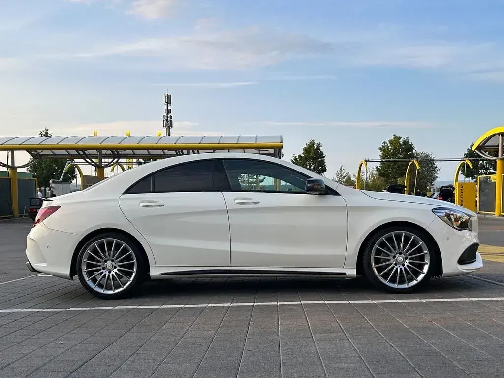 Gebraucht Mercedes CLA250 AMG line 218 PS (160 kW) 2017 Weiß Coupé
