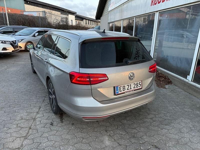 Second-hand VW Passat Highline 150 CP (110 kW) 2016 Argintiu Break