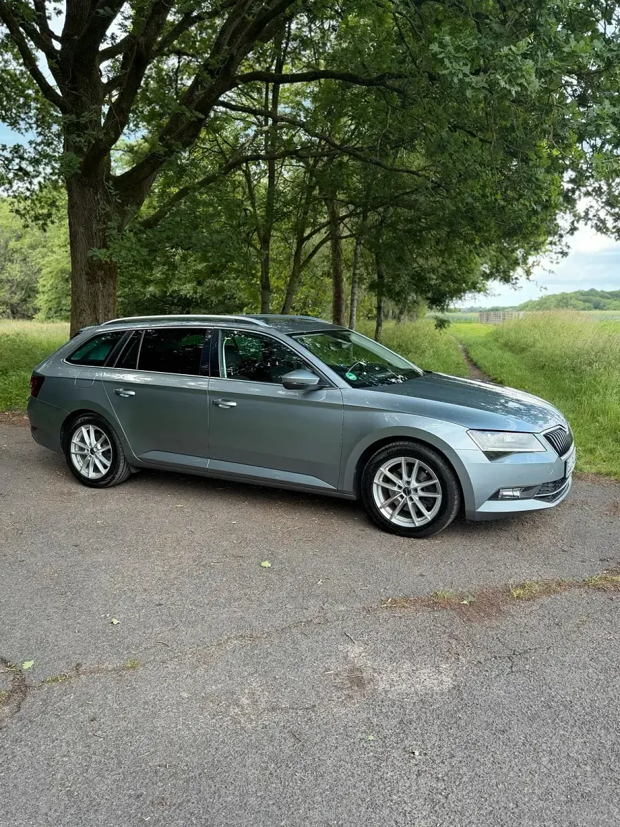 Gebraucht Skoda Superb Style 150 PS (110 kW) 2017 Silber Kombi