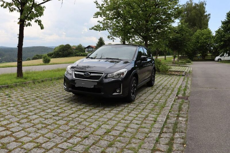 Grau Gebraucht 2016 Subaru XV Comfort SUV | 8.000 € (Fairer Preis) - Bild 1/4