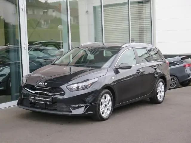 Zilinaschwarz Gebraucht 2024 Kia Ceed Sportswagon Comfort Kombi | 22.480 € (Superpreis) - Bild 1/3