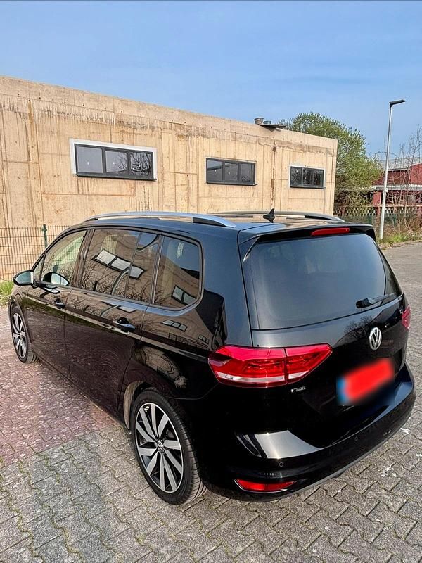 Gebraucht VW Touran 110 PS (80 kW) 2016 Schwarz Van / Kleinbus