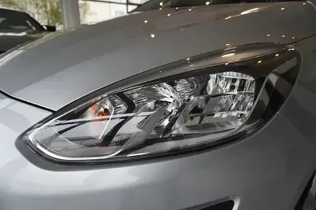 Second-hand Ford Fiesta 75 CP (55 kW) 2020 Argintiu Hatchback