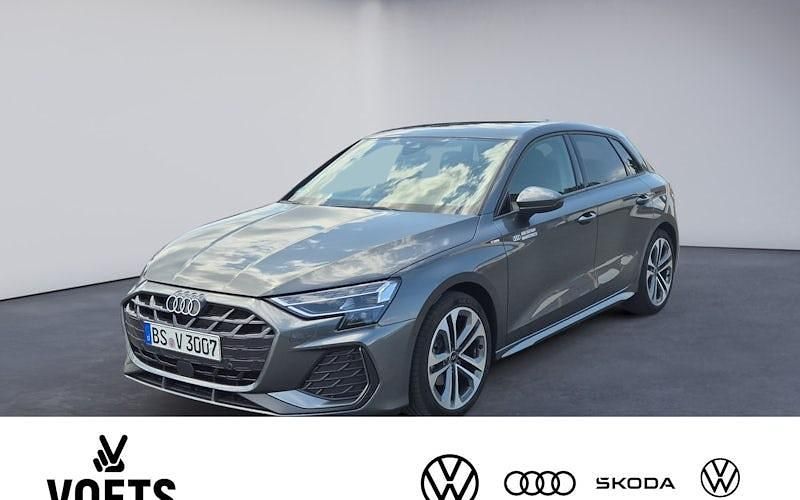 Grau Gebraucht 2025 Audi A3 Sportback S-Line Limousine | 35.850 € (Superpreis) - Bild 1/4