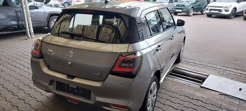 Neu Suzuki Swift Club 83 PS (61 kW) 2025 Silber Limousine