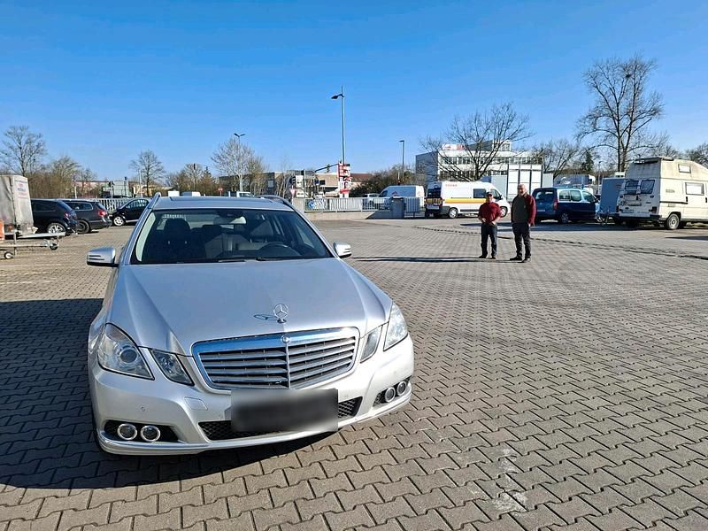 Gebraucht Mercedes 220 170 PS (125 kW) 2011 Silber Kombi