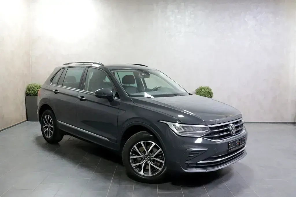 Gebraucht VW Tiguan Life 245 PS (180 kW) 2023 Grau SUV