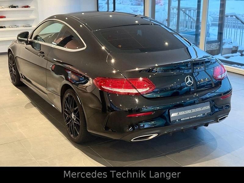 Gebraucht Mercedes C180 156 PS (114 kW) 2018 Schwarz Coupé