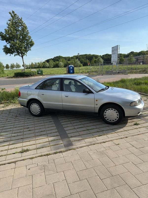 Gebraucht Audi A4 101 PS (74 kW) 1997 Silber Limousine