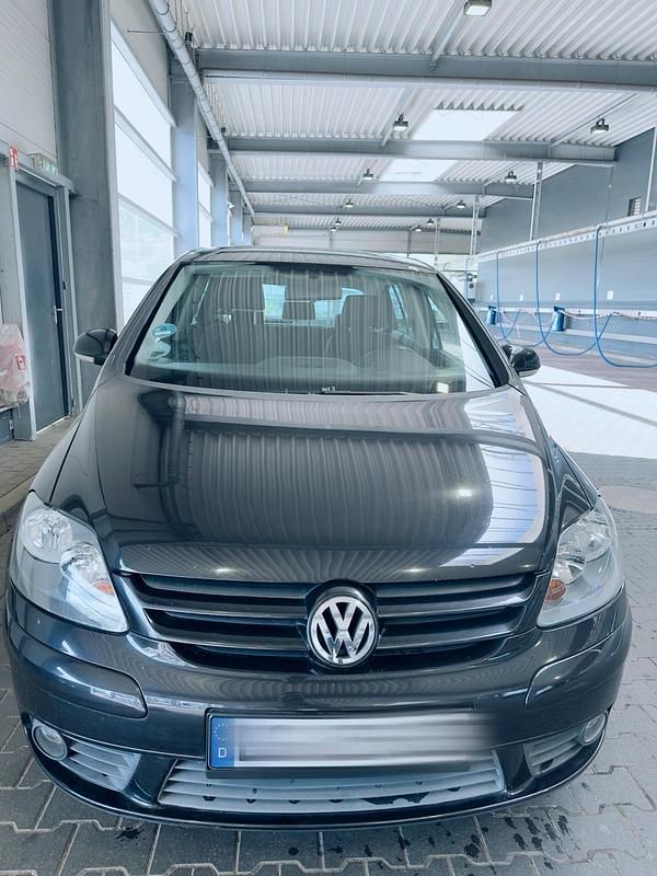 Schwarz Gebraucht 2005 VW Golf V Kombi | 2.750 € (Fairer Preis) - Bild 1/4