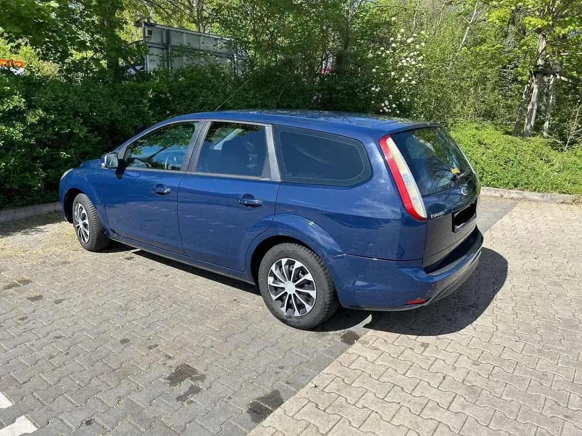 Gebraucht Ford Focus Trend 101 PS (74 kW) 2011 Blau Kombi