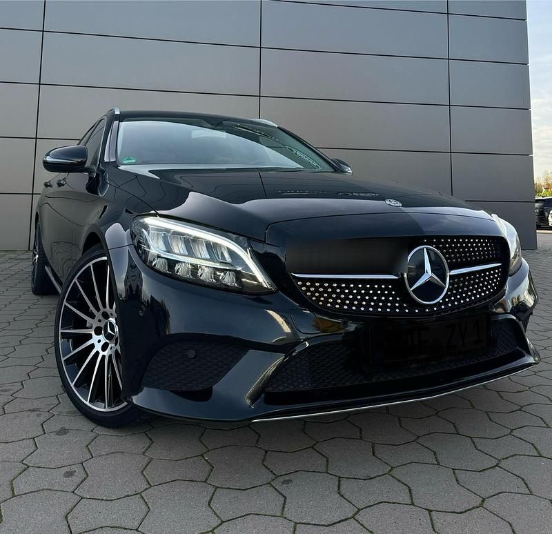 Schwarz Gebraucht 2018 Mercedes C300 Kombi | 19.799 € (Etwas zu teuer) - Bild 1/4