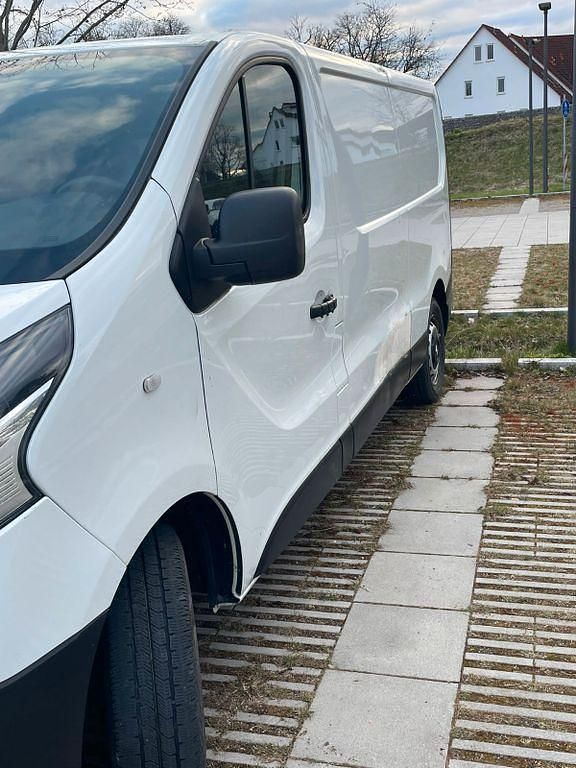 Second-hand Renault Trafic 95 CP (69 kW) 2019 Alb Monovolum