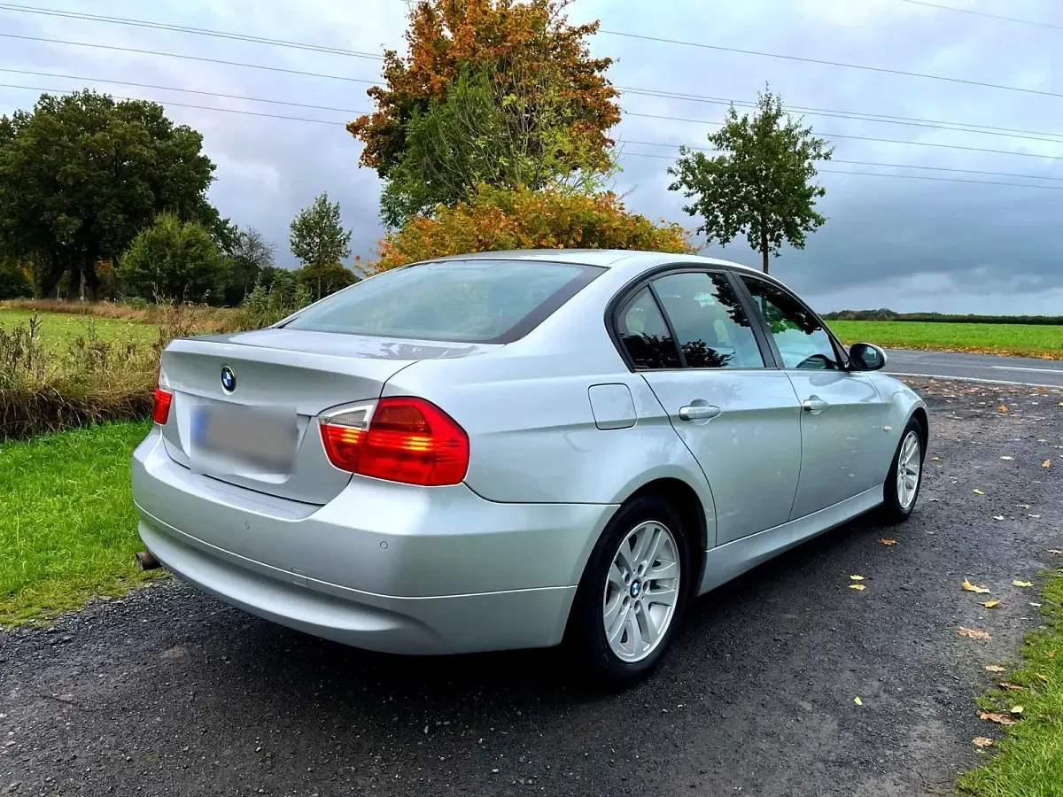 Gebraucht BMW 318 122 PS (89 kW) 2006 Grau Limousine