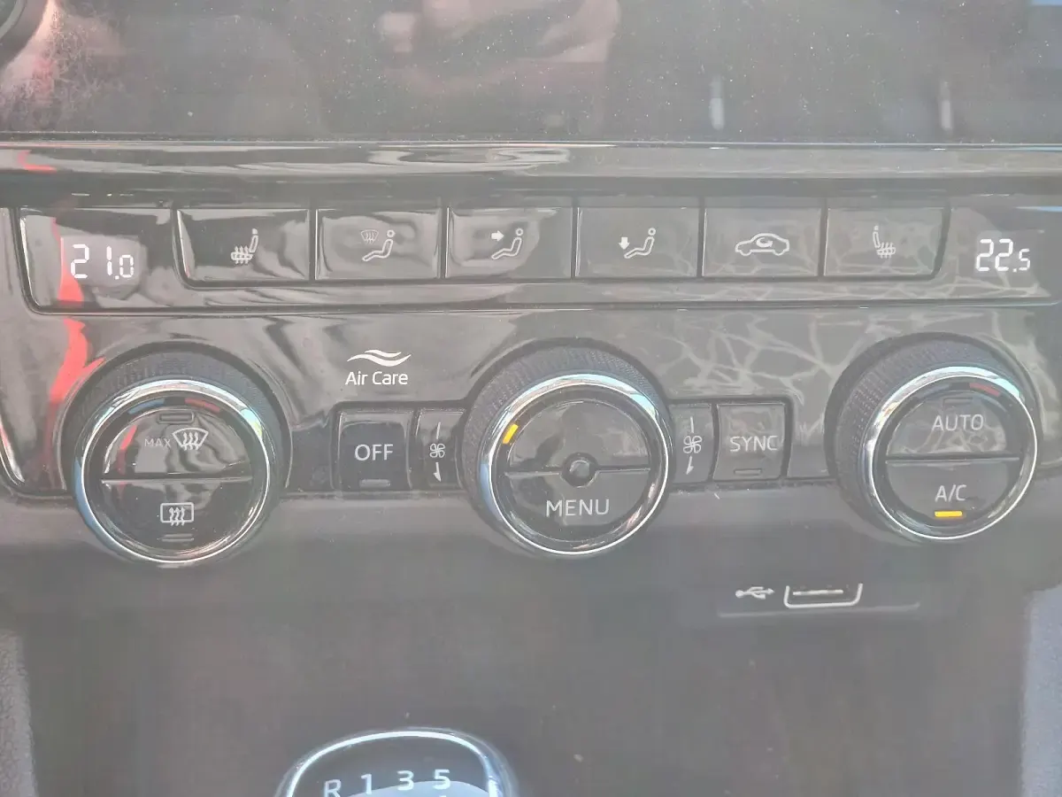 Gebraucht Skoda Octavia Clever 115 PS (84 kW) 2018 Grau Kombi