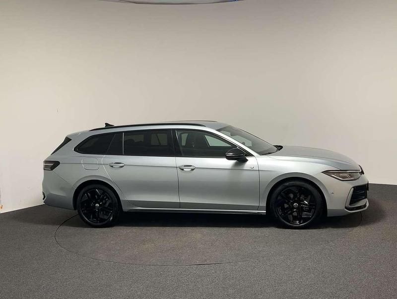 Gebraucht VW Passat R-line 150 PS (110 kW) 2025 Silber (oyster silver) Kombi