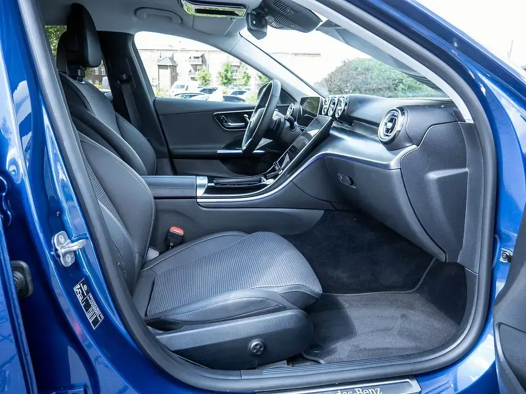 Gebraucht Mercedes C300 204 PS (150 kW) 2025 Blau / spektralblau (metallic) Kombi