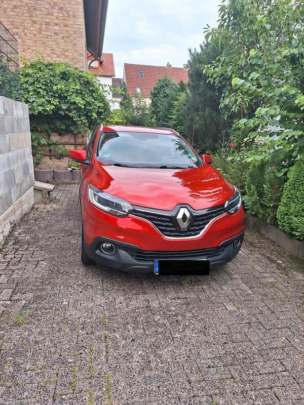 Rot Gebraucht 2016 Renault Kadjar SUV | 13.000 € (Teuer) - Bild 1/3