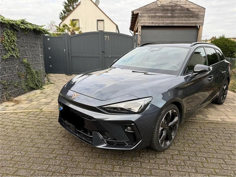 Grau Gebraucht 2024 Cupra Leon Kombi | 26.190 € (Superpreis) - Bild 1/4